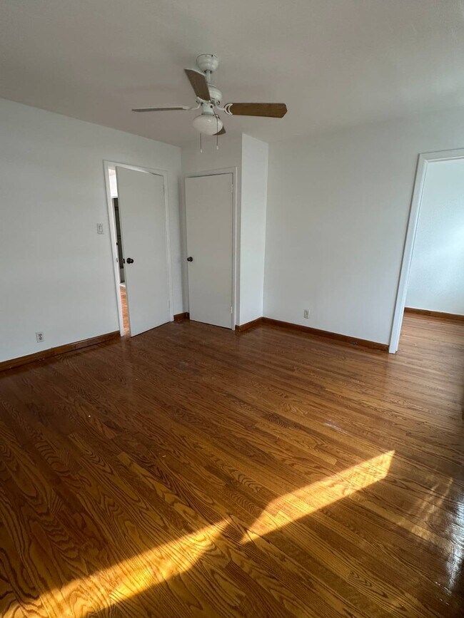 Photo - 62-47 64th St