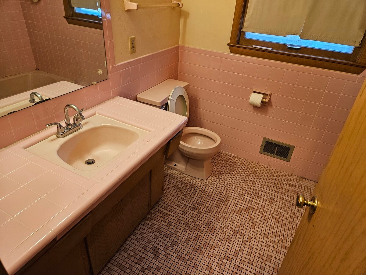 Photo - 3819 S 74th St