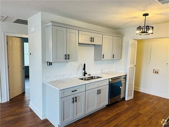 Building Photo - 305 Houma Blvd Rental