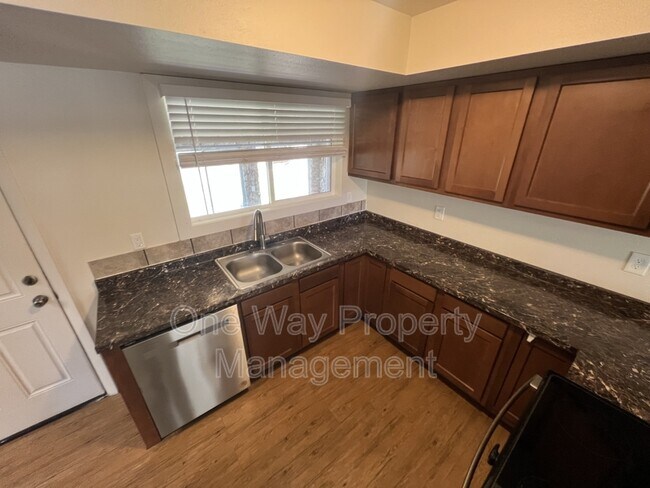 Photo - 629 Graefe Ave