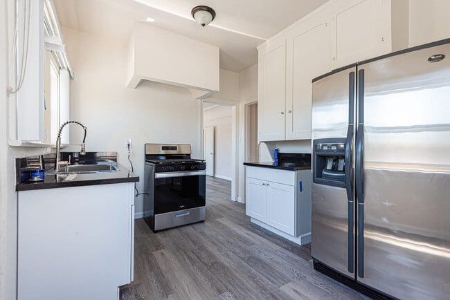 Photo - 4915 San Vicente Blvd Unidad 2
