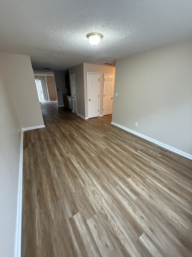 Photo - 460 Parkway Rd