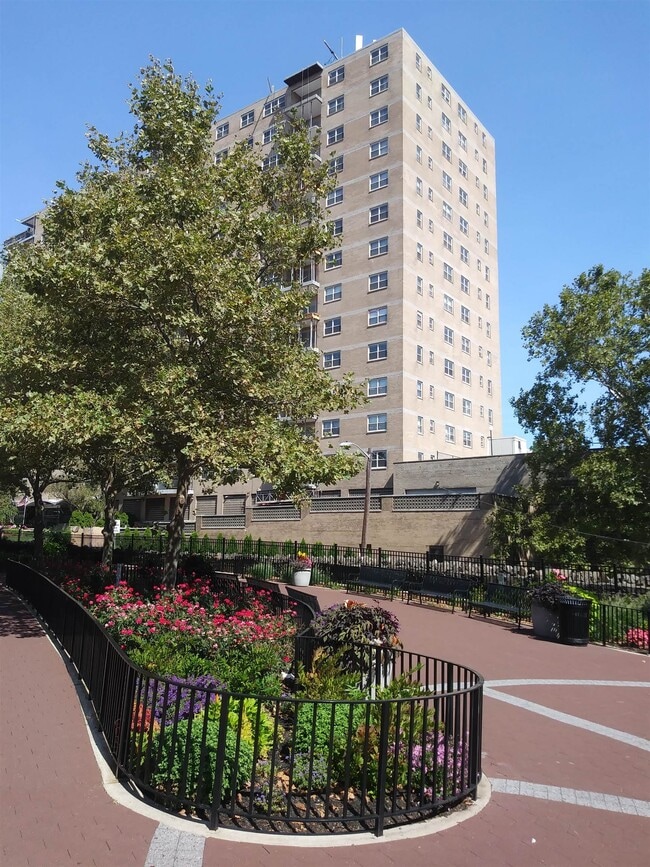 Building Photo - 7100 JFK Blvd E Unit 12L