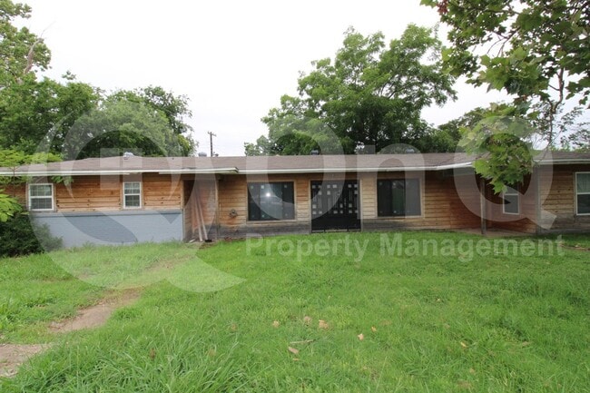 Building Photo - 17 MacArthur Dr Rental