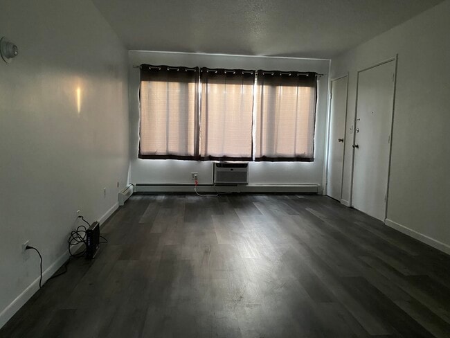 Photo - 2096 Mississippi St