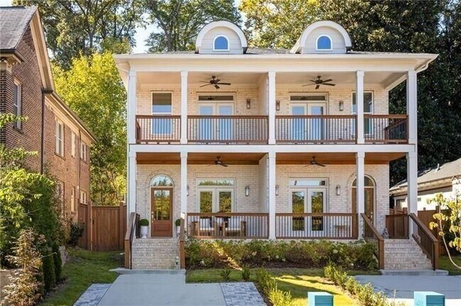 Photo - 722 Lakeview Ave NE