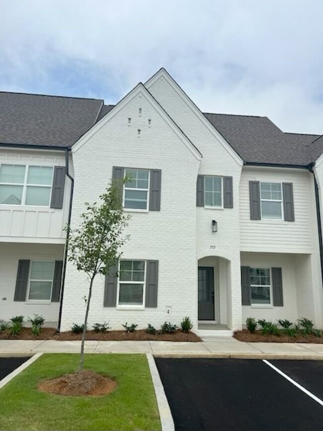 3BR/3.5BA End Unit in South Grove - 3BR/3.5BA End Townhome Unit in South Grove