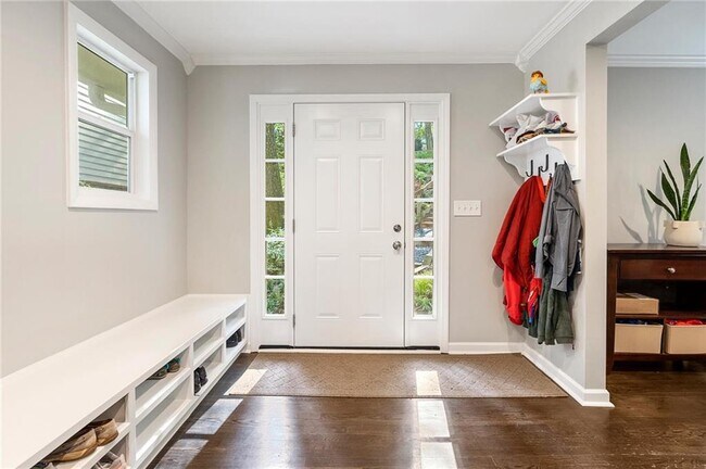Photo - 486 Lakeshore Dr NE