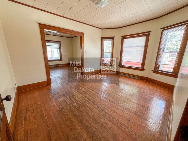 Photo - 933 E 5th-3 Bedroom House