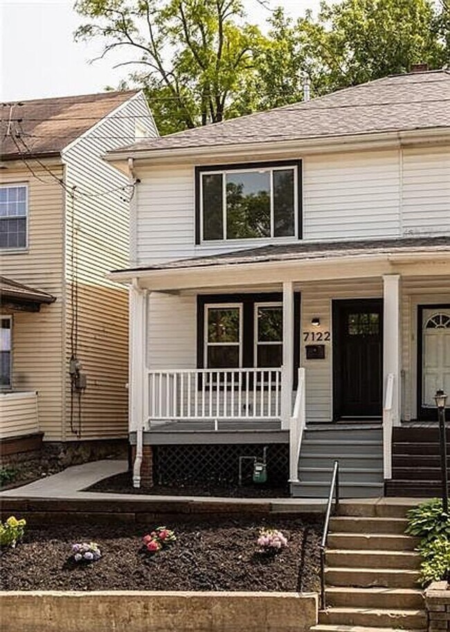 Photo - 7122 Baker St