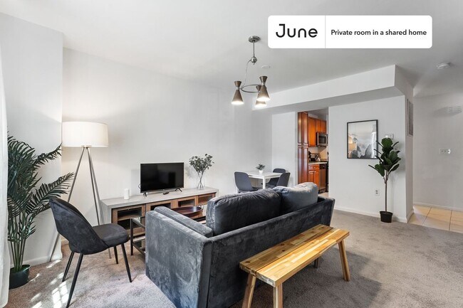 Room in Shared 5 bed/3 bath home in Logan Circle