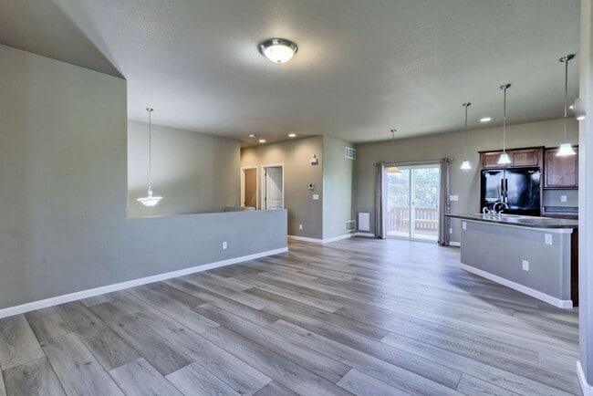 Photo - 3 Bedroom 2 1/2 Bath in Loveland
