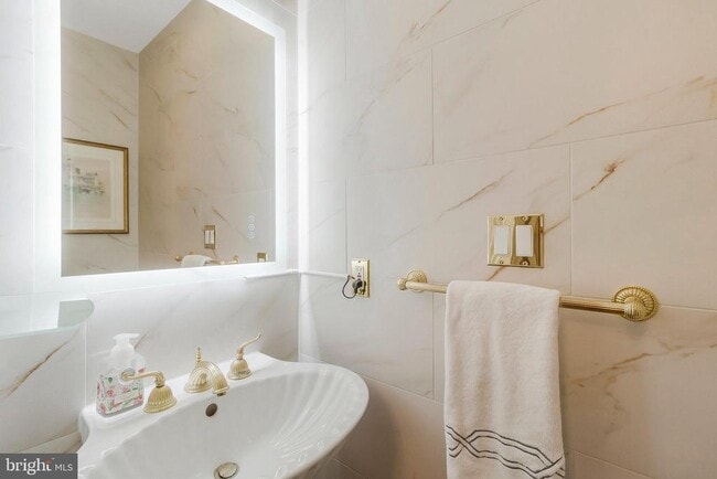 Photo - 3230 Volta Pl NW