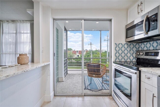 Photo - 1750 NE 115th St Unidad 307