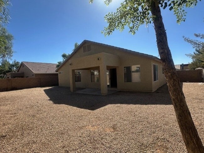 Photo - CHARMING SINGLE LEVEL 4 BEDROOM HOME ON A ...