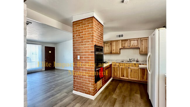Photo - 917 W Illinois St