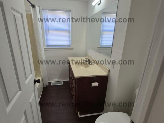 Photo - 3425 S Dayton Ave