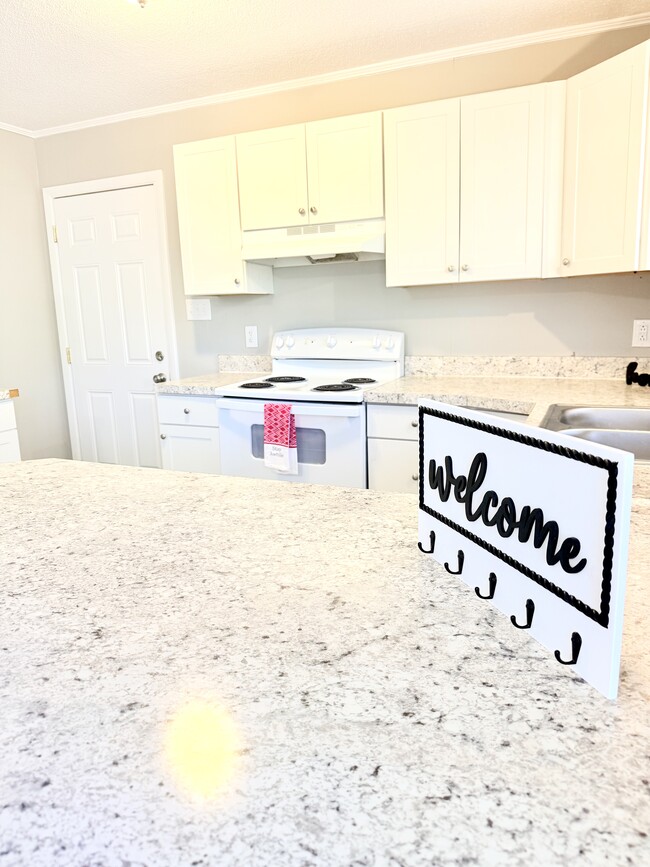 Building Photo - 758 Amber Dr