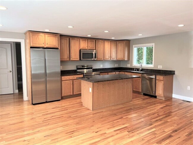 Photo - 303 Cabot St
