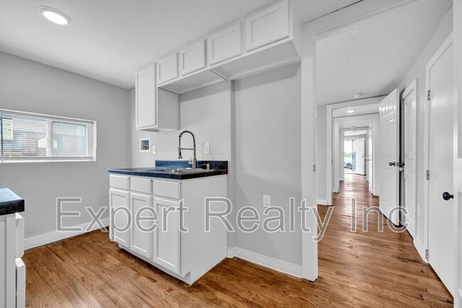 Building Photo - 546 55th St Rental