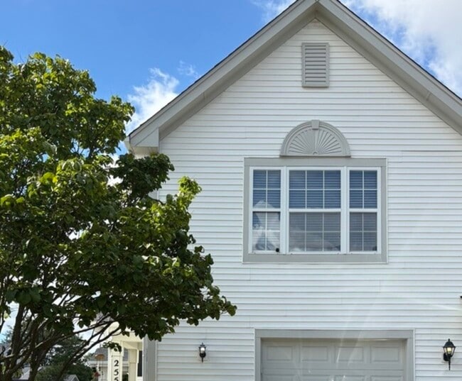 Building Photo - 2552 Dickens Dr Rental