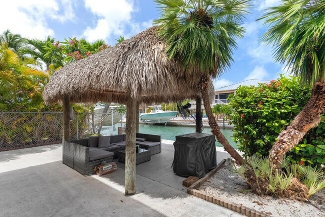 Photo - 596 W Shore Dr