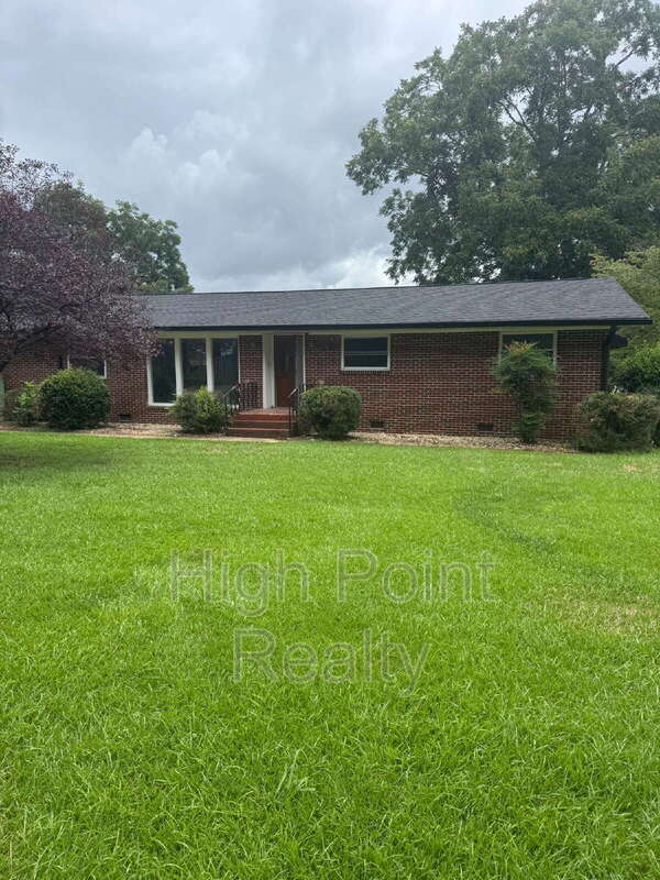 Photo - 61 Rains Ave SE