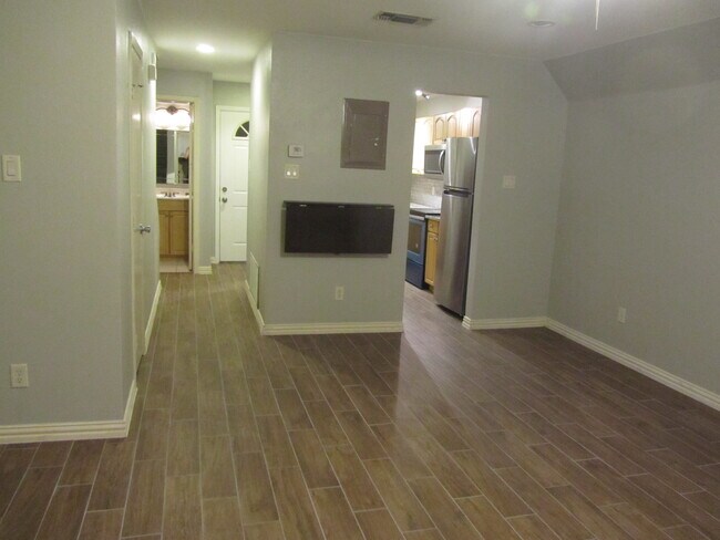 dining, kitchen, hallway - 239 W Peach St Unit E