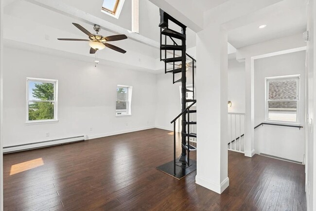 Building Photo - 13 Atlantic St