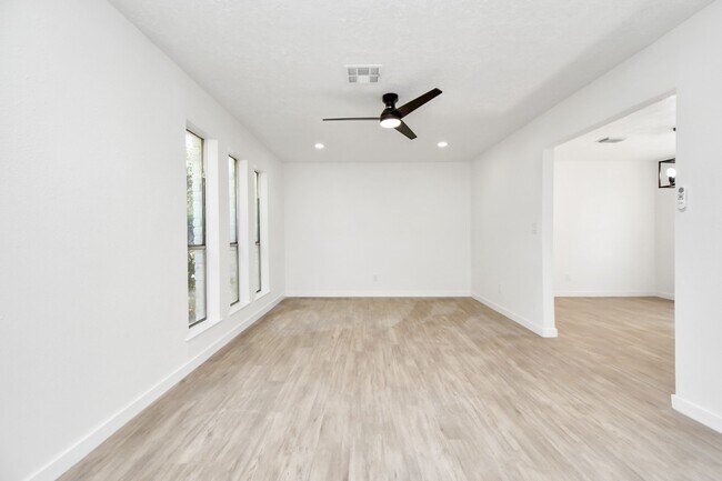 Photo - 9912 Cardinal St