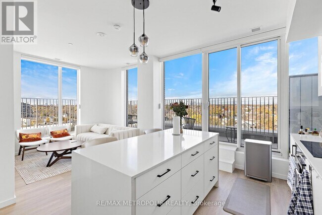 Photo - 689 The Queensway Unit PH10