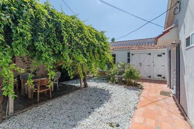 Photo - 1020 Havenhurst Dr Unidad 1020