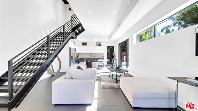 Photo - 1123 N Formosa Ave Unit 2