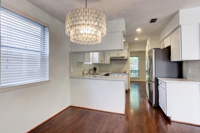 Photo - 10810 Ashcroft Dr