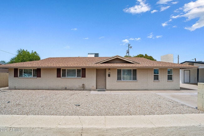 Building Photo - 720 E Broadway Ln Rental