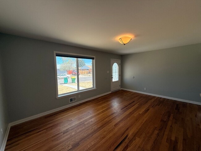 Photo - Spacious Twin Lakes Gem!!!