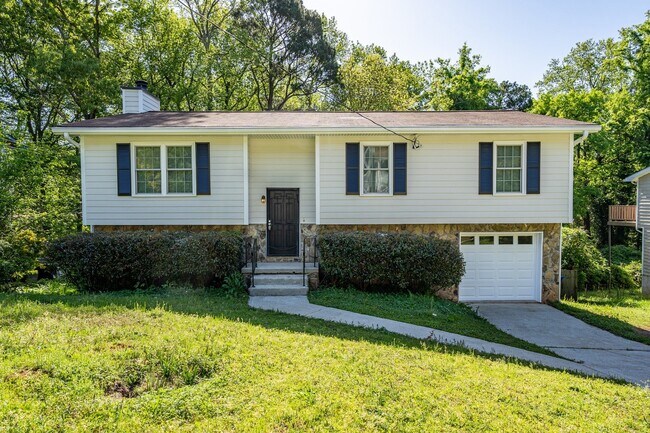 Photo - Stunningly renovated 4 bedroom 3 bathroom ...