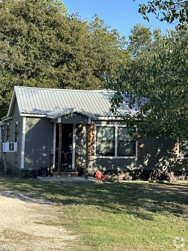 Building Photo - 101 S San Antonio St Rental