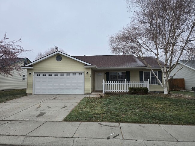 Building Photo - Freshly Updated 3 Bed | 2 Bath Home with Sunroom & Fenced Yard – Twin Falls