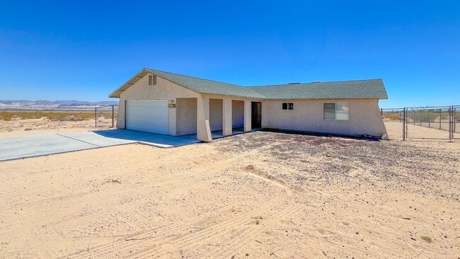 Building Photo - Cute 3 Bedroom 2 Bathroom Home