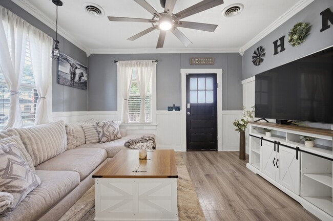 Photo - 1080 Green St