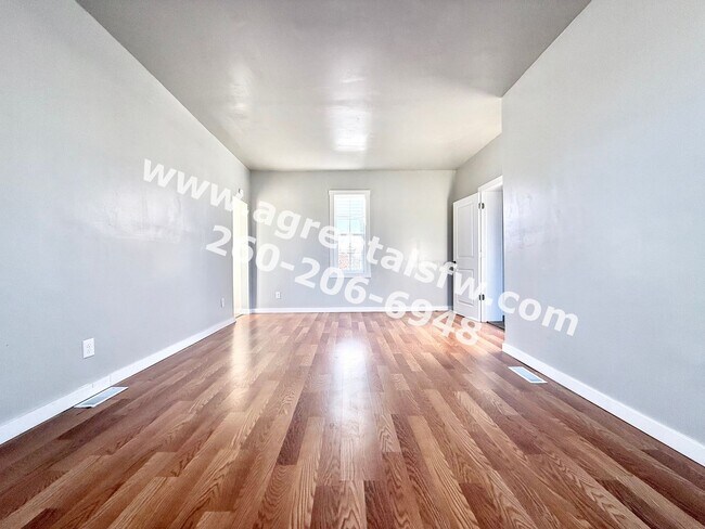 Photo - 1915 Ellen Ave Unit 1915 Ellen Ave