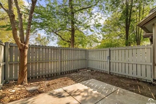 2620 W 24th Terrace