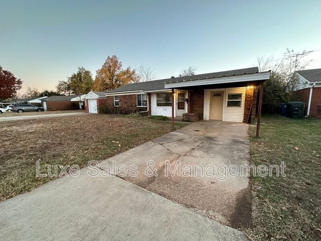 116 W Rose Dr