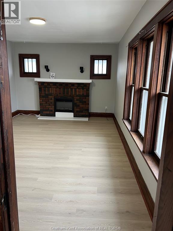 Photo - 121 William St N