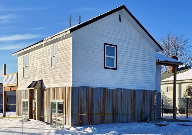 Photo - 100 S Meridian Rd Unit B (#196)