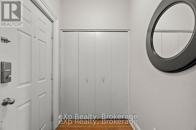 Photo - 100 Downie St