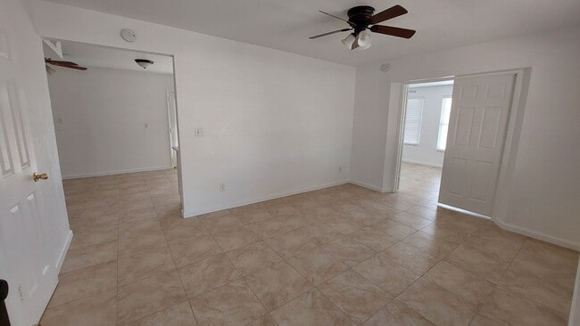 Photo - 412 n 99th st