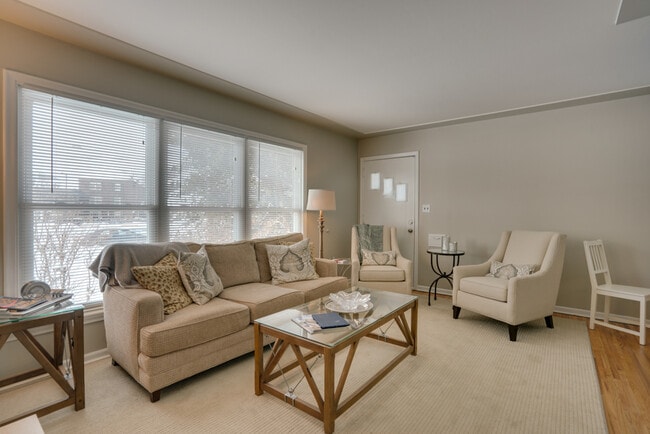 Photo - 840 St Paul Ave Townhome