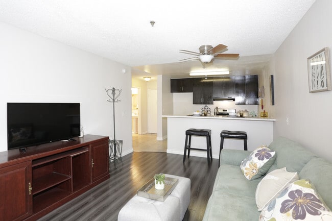 1BR, 1BA - 571 SF